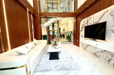 Bán Nhà Đẹp Lung Linh 6 Tầng Có Thang Máy Quận 7