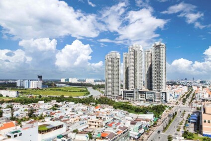 Thị trường bất động sản Việt Nam vững vàng hay mong manh?