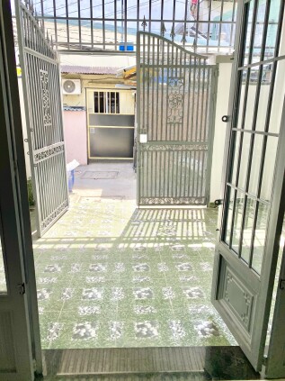 Cho thuê nhà có sân rộng rãi tại Hẻm 666 Huỳnh Tấn Phát, P. Phú Thuận, Quận 7, TP.HCM