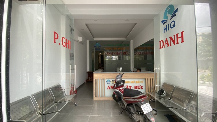 Cho thuê nhà nguyên căn có sẵn nội thất mặt tiền Phú Thuận, Quận 7, TP.HCM