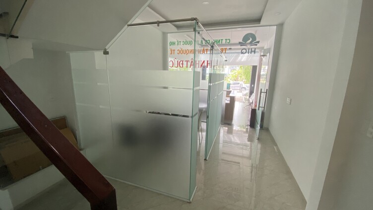 Cho thuê nhà nguyên căn có sẵn nội thất mặt tiền Phú Thuận, Quận 7, TP.HCM
