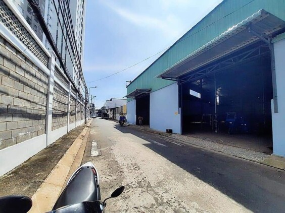 Cần cho thuê kho xưởng mặt tiền đường Hòa Bình, Quận Tân Phú