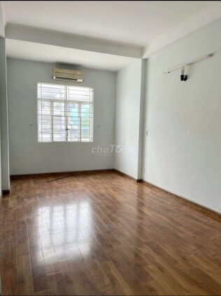 Cho thuê nhà còn mới nằm ngay mặt tiền đường số 17, p. Tân Quy, quận 7
