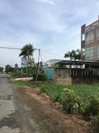 Cần bán đất 1400m2 mặt tiền DH 40 gần trung tâm Thị trấn Bình Đại