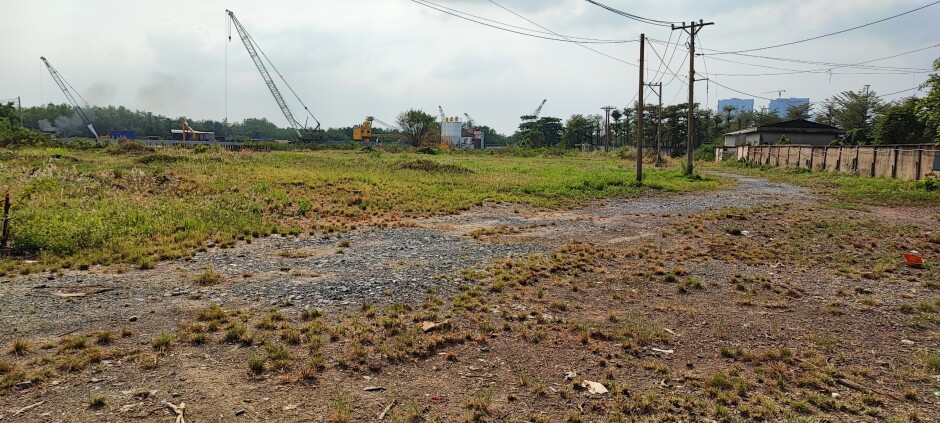 Cho thuê bãi 27.000m2 mặt tiền đường tại Phường Phú Thuận, Quận 7