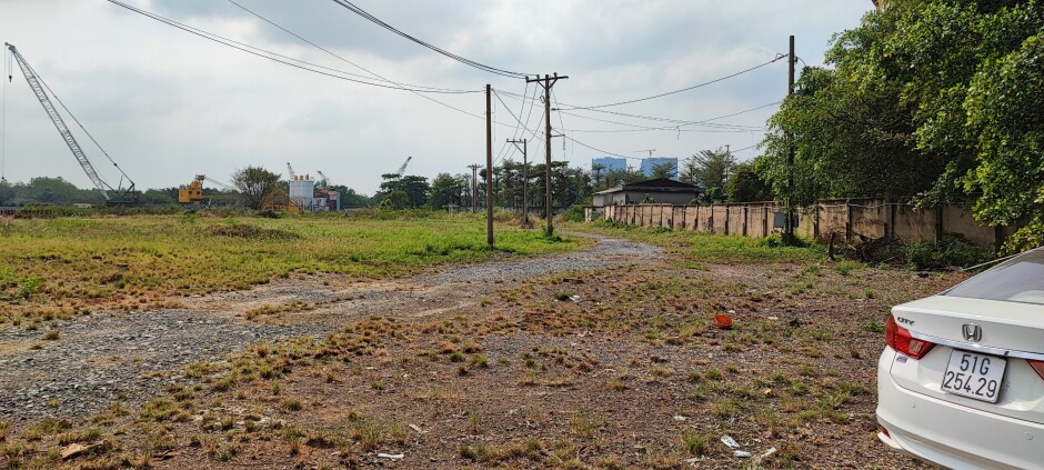 Cho thuê bãi 27.000m2 mặt tiền đường tại Phường Phú Thuận, Quận 7